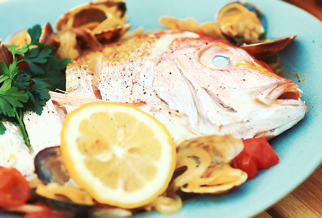 鯛とアサリの白ワイン蒸し
